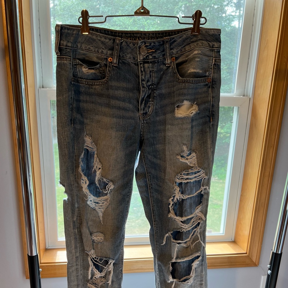 American Eagle Ripped Boyfriend Jeans size 6